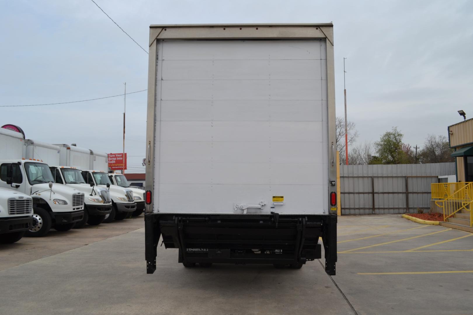 2019 WHITE /BLACK HINO 268 with an JO8E-WU 8.0L 230HP engine, ALLISON 2200RDS AUTOMATIC transmission, located at 9172 North Fwy, Houston, TX, 77037, (713) 910-6868, 29.887470, -95.411903 - Photo#5